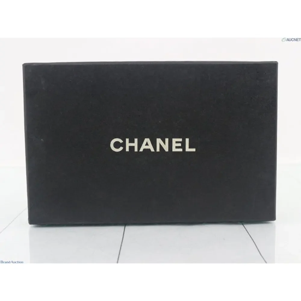 5909 - Chanel Matelasse Coco Button bi-fold wallet